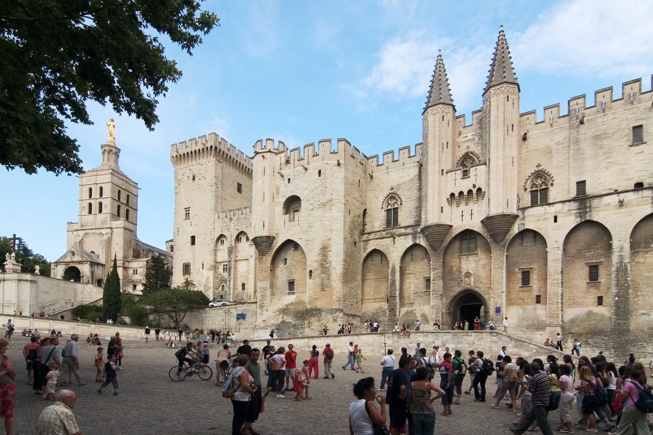 palast des papstes 02